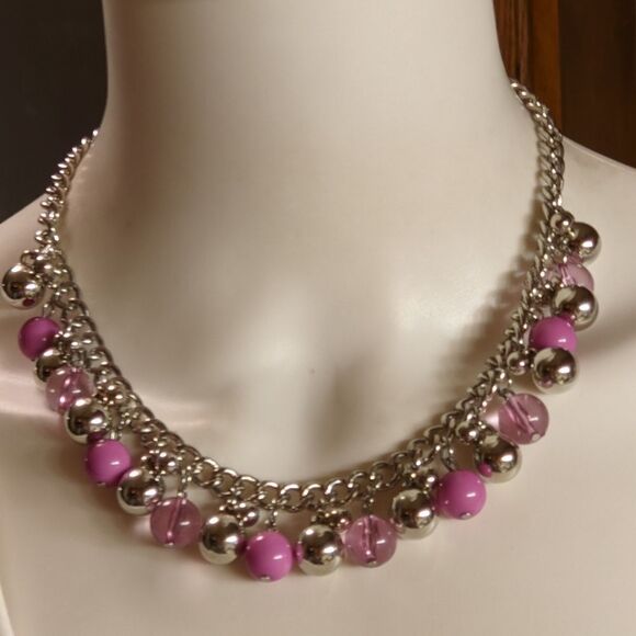 Beautifull purple, sold clear, silver, bead statement necklace - Picture 10 of 13